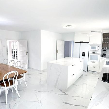 Stunning Sea View Villa With 6 Bedrooms & Heated Pool - Villa Renaissance Плая Бланка Екстериор снимка