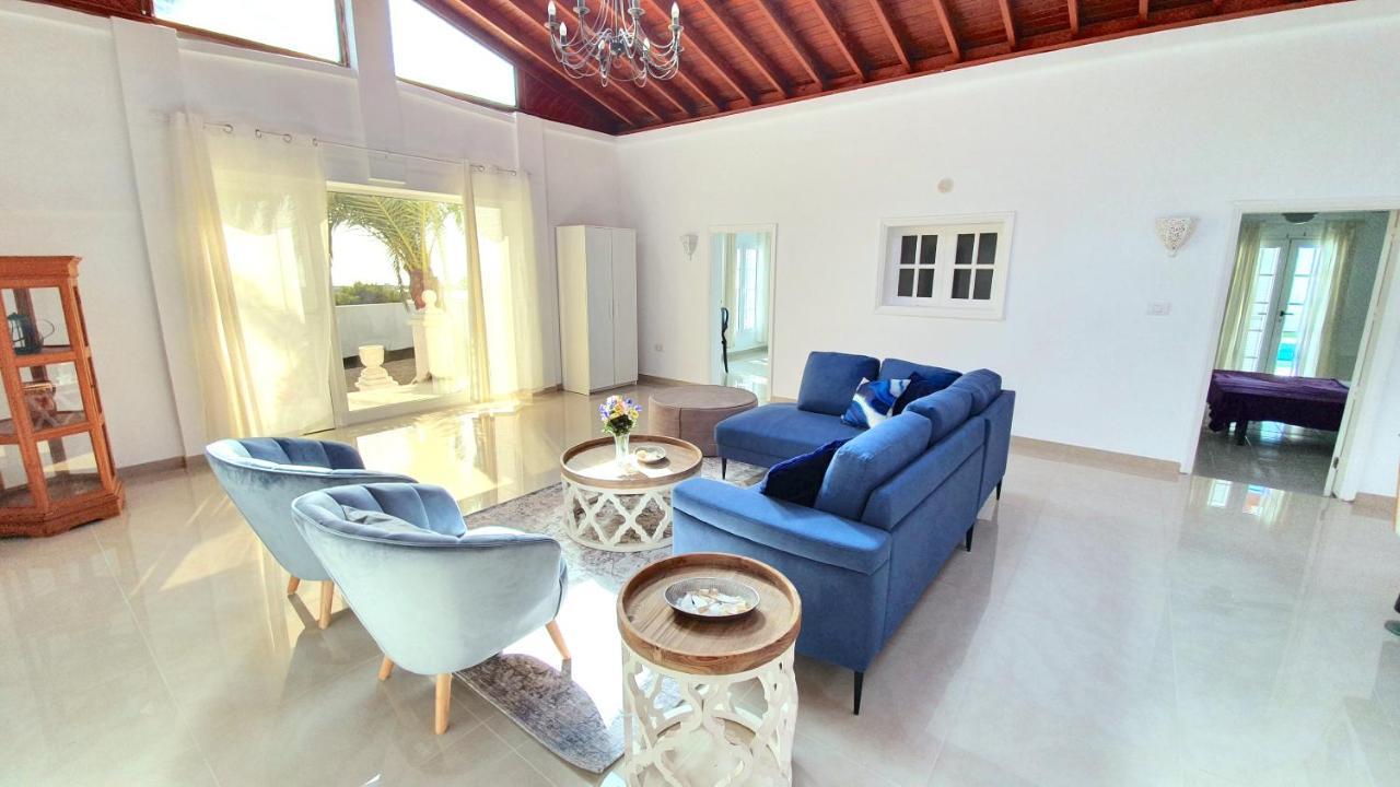 Stunning Sea View Villa With 6 Bedrooms & Heated Pool - Villa Renaissance Плая Бланка Екстериор снимка