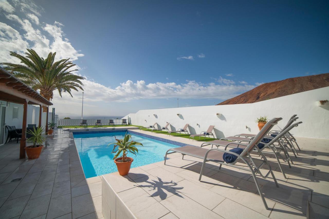 Stunning Sea View Villa With 6 Bedrooms & Heated Pool - Villa Renaissance Плая Бланка Екстериор снимка