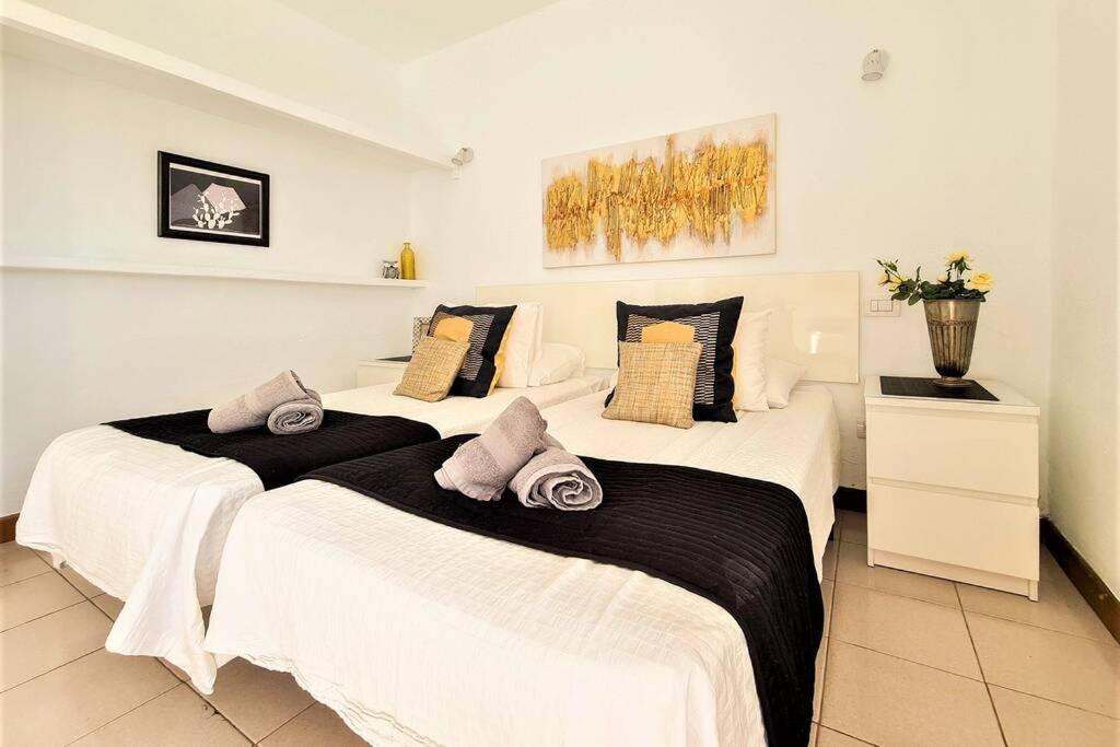 Stunning Sea View Villa With 6 Bedrooms & Heated Pool - Villa Renaissance Плая Бланка Стая снимка